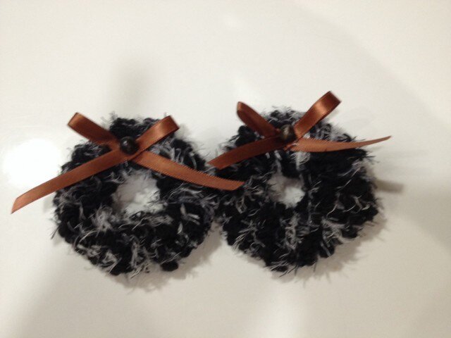 モコモコ黒のミニシュシュ 2つセット | iichi 日々の暮らしを心地よく