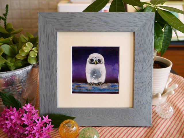 つぶらな瞳のふくろう(紫)の画像1枚目