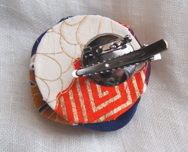 つまみ細工☆アンティーク2wayクリップ重ね梅☆濃紺☆ | iichi