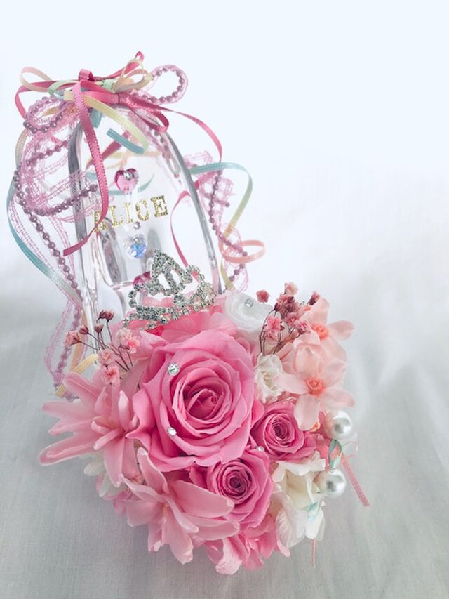 プリザーブドフラワー ガラスの靴アレンジ ティアラとリボンと薔薇たちのプリンセスの恋 リングピロー使用もok Iichi ハンドメイド クラフト作品 手仕事品の通販