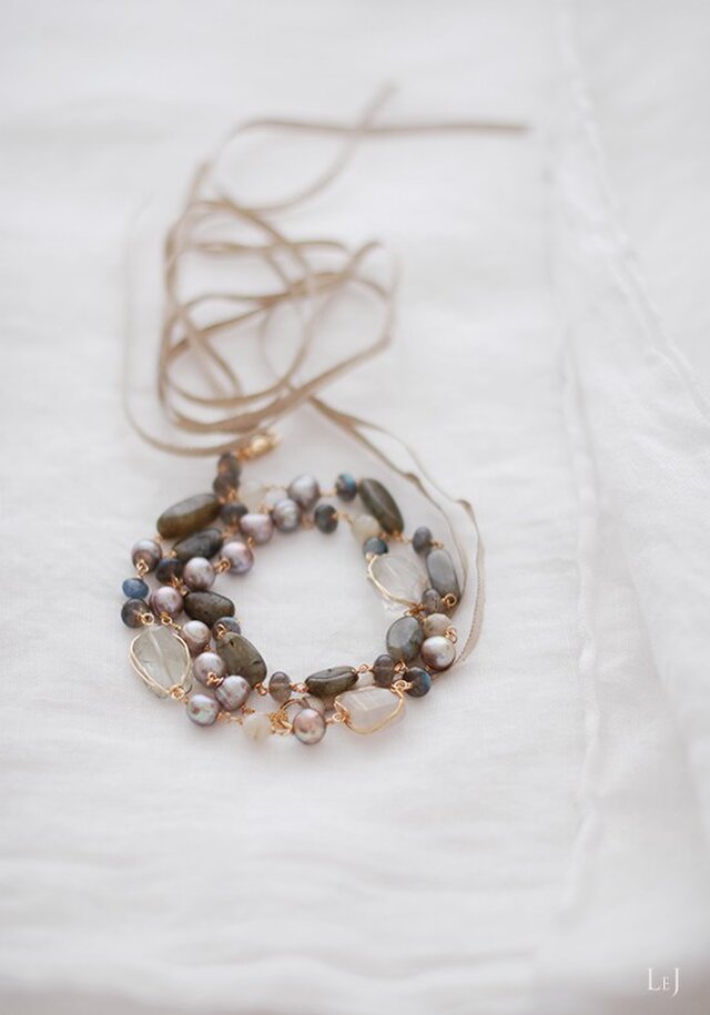 グレイトーンのネックレス #Sonia