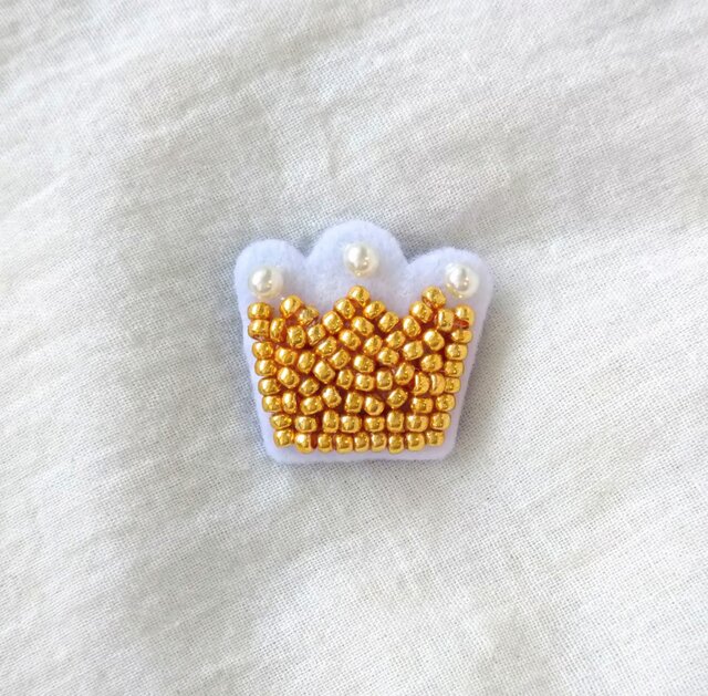 小さな王冠 ブローチの画像1枚目