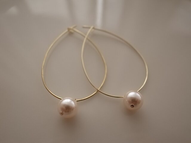 rose pearl hoop earringsの画像1枚目