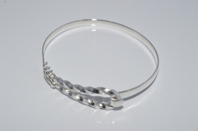 Silver Twist Bangleの画像1枚目