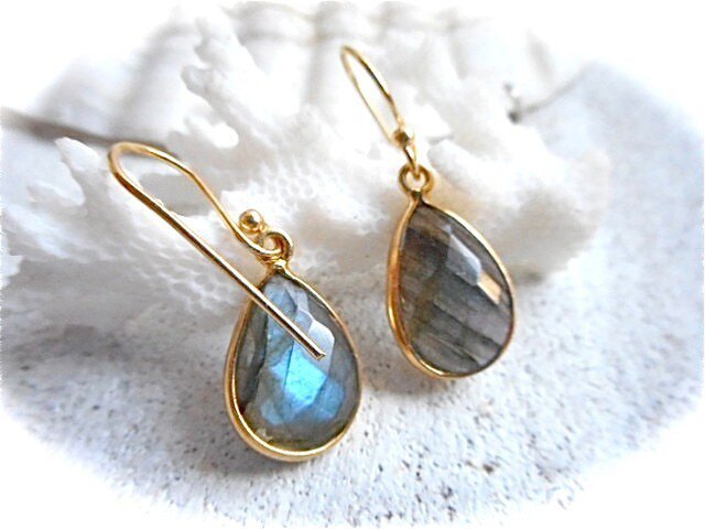 Labradorite フレームドラブラドライトひと粒ピアスの画像1枚目