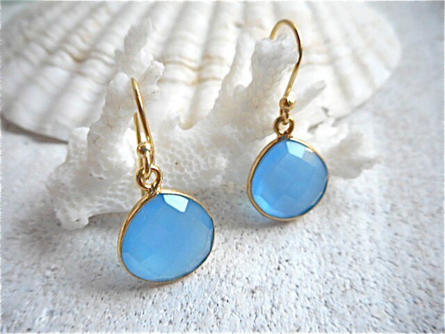 Blue Chalcedony フレームドカルセドニーのピアスの画像1枚目