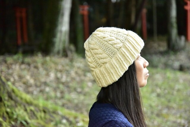 アラン編み手編み帽子(オフホワイト)の画像1枚目