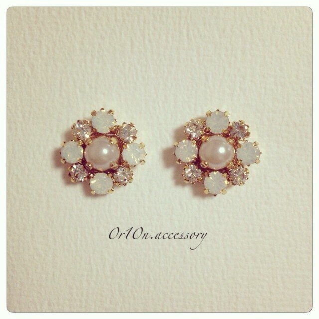bijou pierce.【ホワイトオパール】の画像1枚目