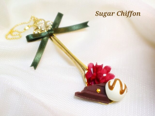 【送料無料】チョコレートとお花のスプーンのせキーホルダー♡の画像1枚目
