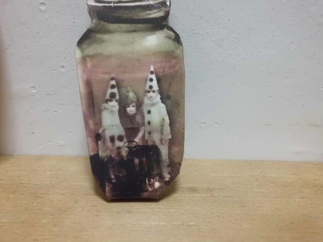 小瓶の小人ブローチの画像1枚目