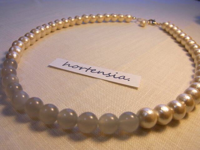 cotton pearl×ムーンストーンのネックレスの画像1枚目