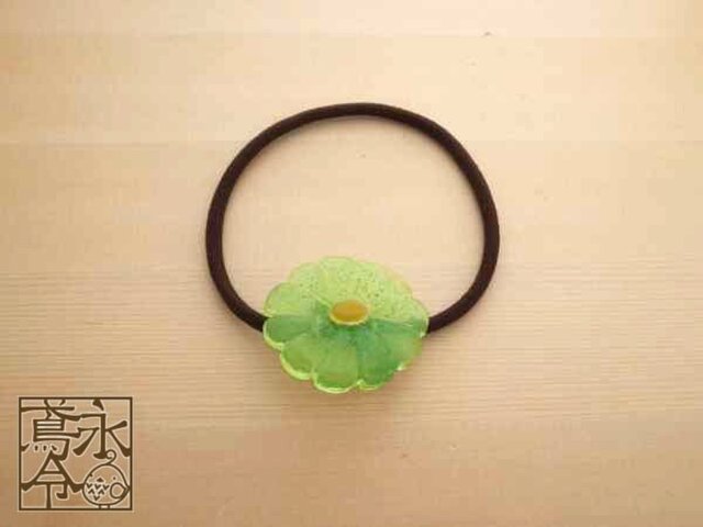 髪ゴム ライムグリーンの色の饅頭菊の画像1枚目