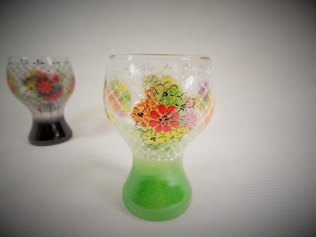 綺麗なフォルムのレース&もこもこお花のミニグラスGの画像1枚目