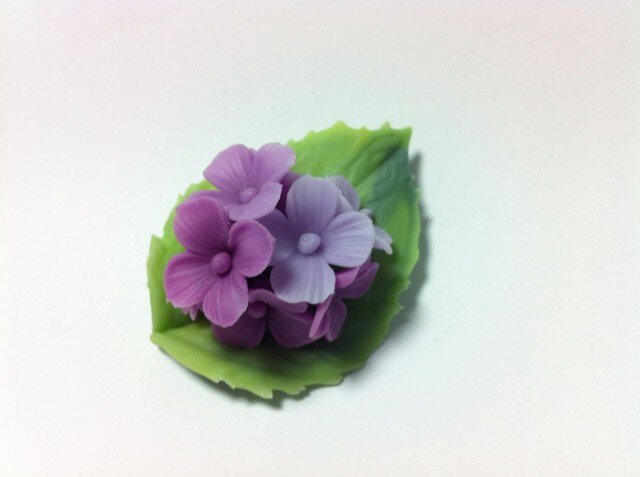 紫陽花のブローチの画像1枚目