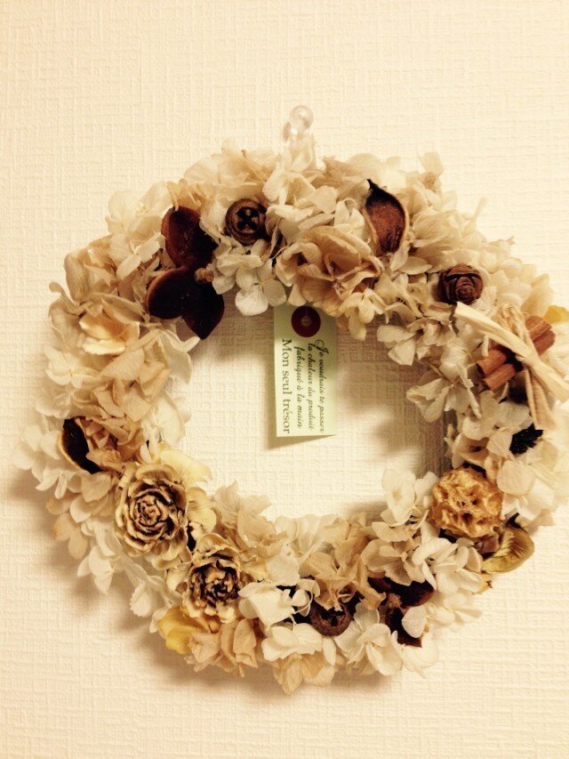 木の実のアイボリーリース