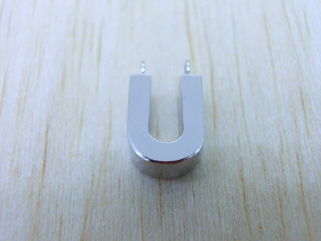 アルファベット ペンダント u U】アルファベット文字のペンダント＋チェーン付き | iichi 日々
