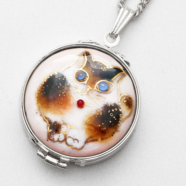 三毛猫の七宝焼ルーペペンダント【受注制作】