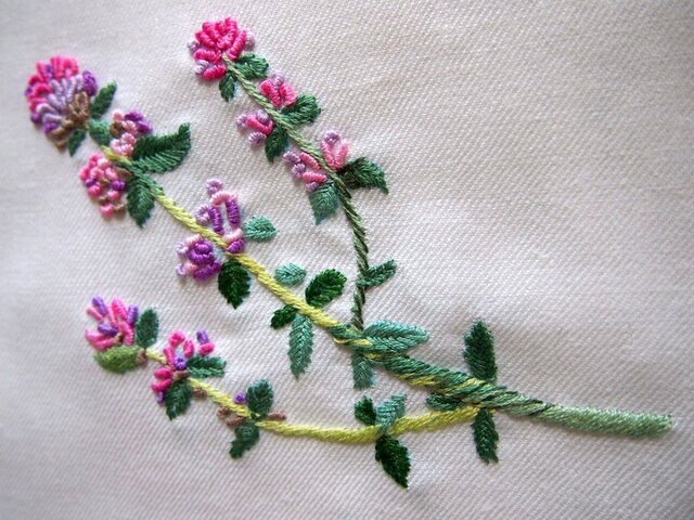 ハーブを刺繍したリネンのマルチクロス | iichi 日々の暮らしを