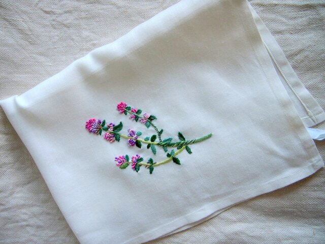 ハーブを刺繍したリネンのマルチクロス | iichi 日々の暮らしを