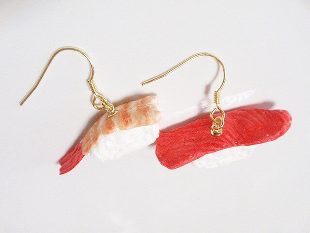カワイイ寿司ピアス☆新鮮エビマグロ☆イヤリング変更可能☆ | iichi