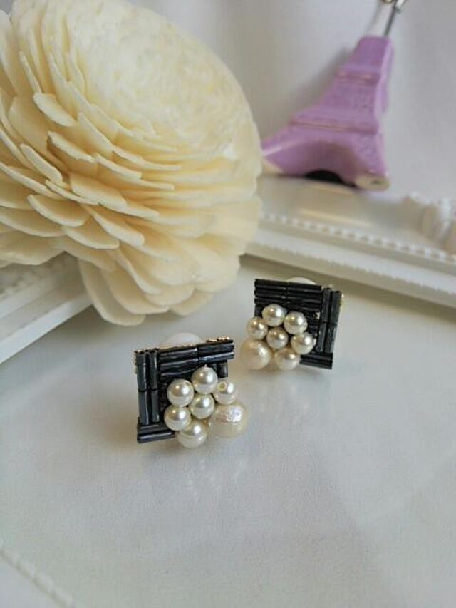 ネイビービーズとコットンパールのオシャレイヤリング