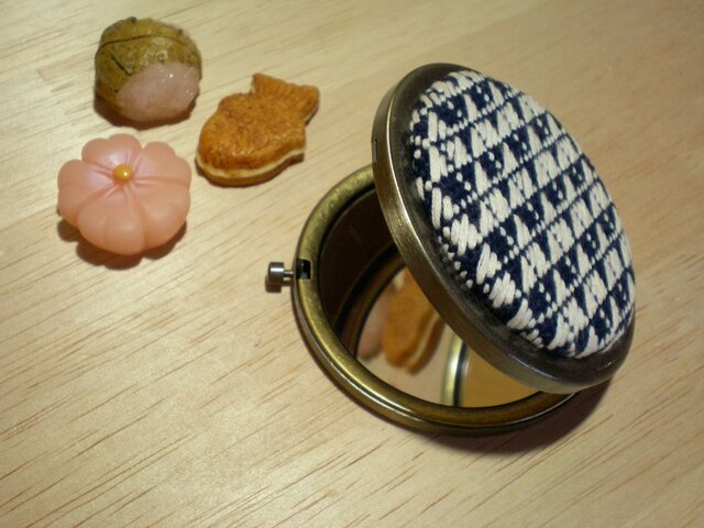 こぎん刺し　鏡加工 こぎん刺し*WミラーコンパクトアンティークG鱗重ね | iichi 日々