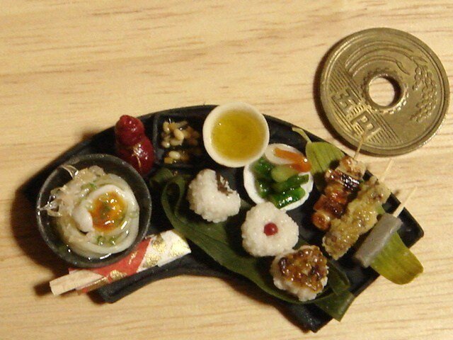 ★ぶっかけ玉子うどん&おむすびのセット(扇型盆・黒)の画像1枚目