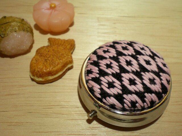 こぎん刺し*ピルケース*小物入れ*豹桃の画像1枚目