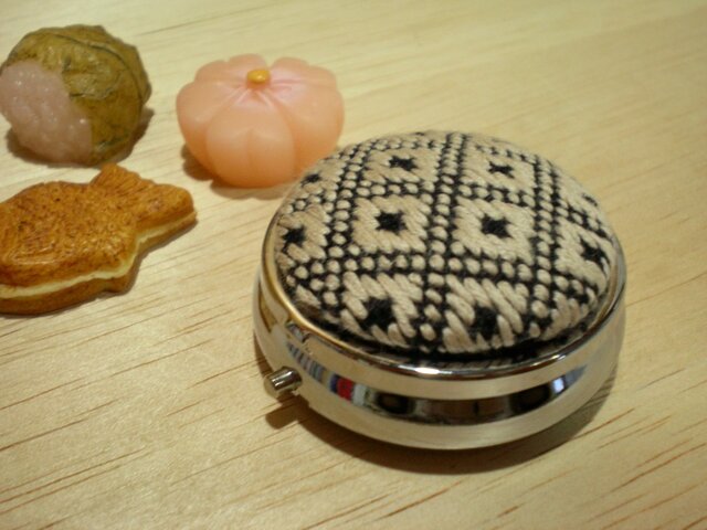 こぎん刺し*ピルケース*小物入れ*黒×ベージュの画像1枚目