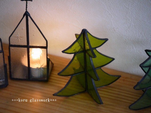 再販】ステンドグラス クリスマスツリーⅠ | iichi 日々の暮らしを