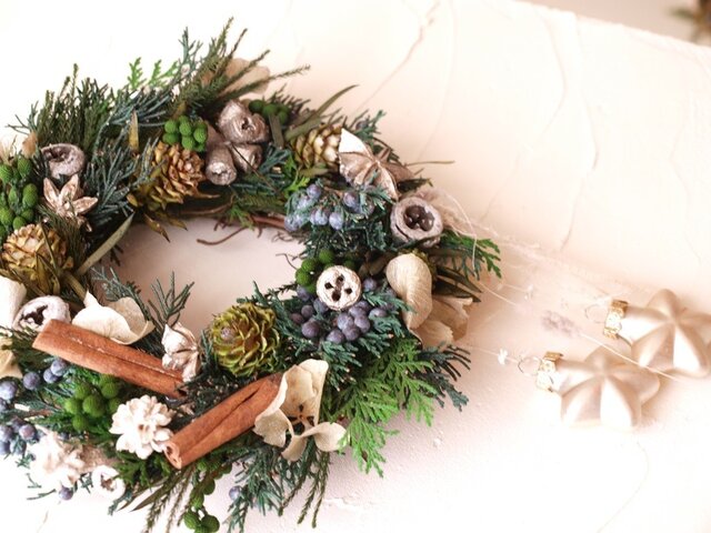聖夜の森のクリスマスリース | iichi 日々の暮らしを心地よく