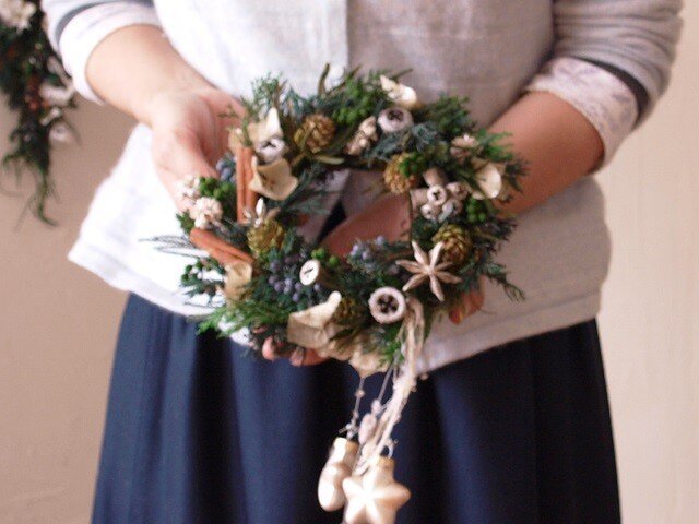 聖夜の森のクリスマスリース | iichi 日々の暮らしを心地よく