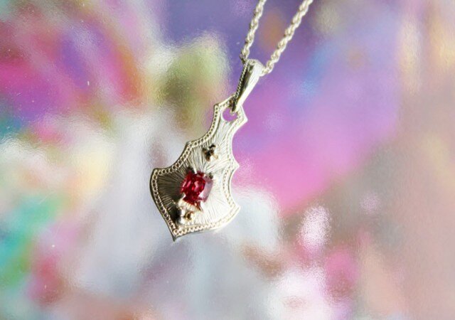 Strings Pendant violin spinelの画像1枚目