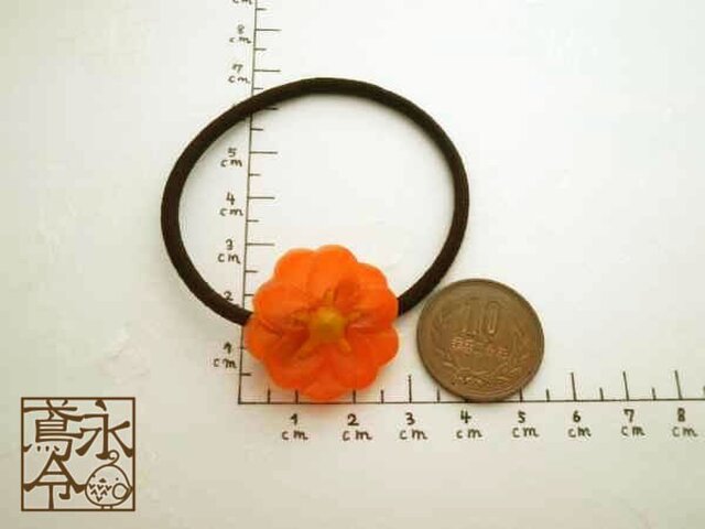 髪ゴム 橙色の10枚花びらの花 Iichi ハンドメイド クラフト作品 手仕事品の通販