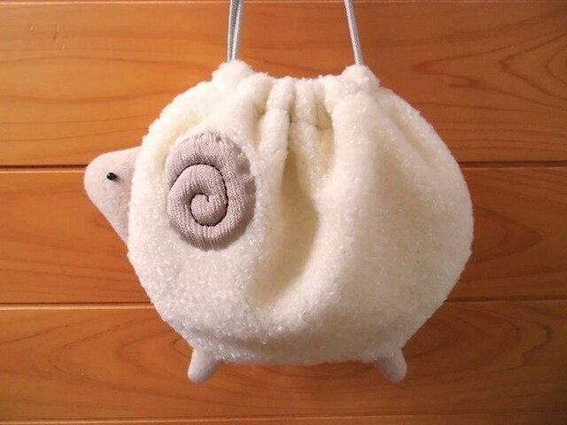 【ご予約品】ひつじ型巾着の画像1枚目