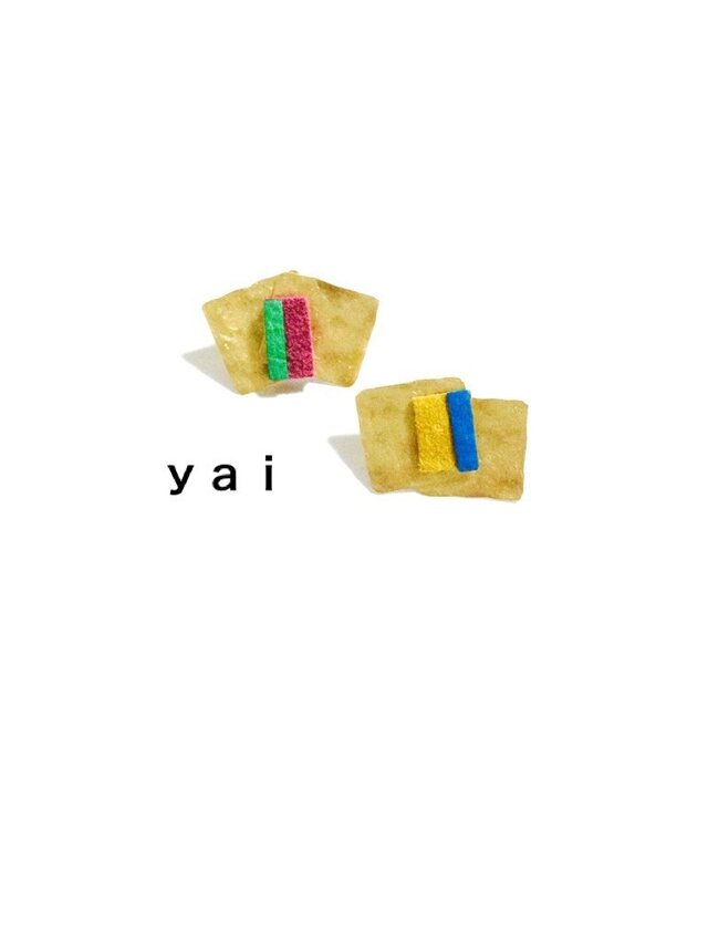 ♦︎yai♦︎真鍮とレザーのArtピアス✴︎の画像1枚目