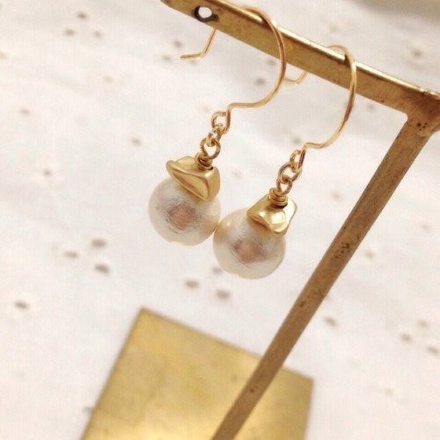 コットンパール×メタルビーズ 一粒ピアス/イヤリングの画像1枚目