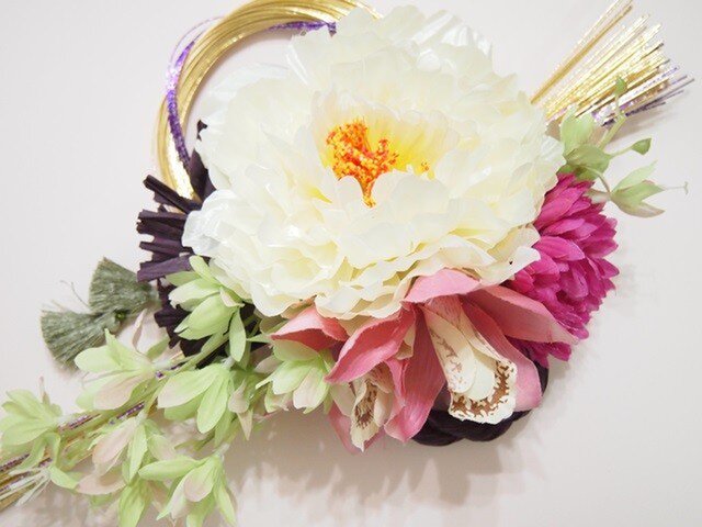 和モダンで華やか・お正月飾り＊白牡丹 | iichi 日々の暮らしを