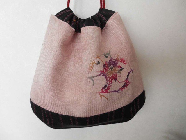 新品きれいな着物地の巾着の画像1枚目