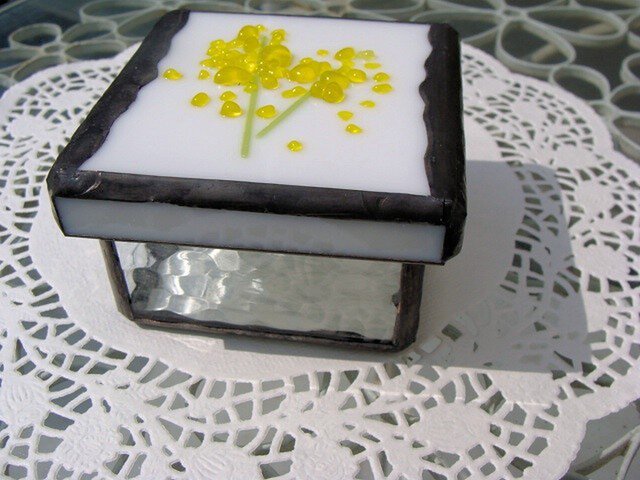 花付き(ミモザ)ガラスの小箱の画像1枚目