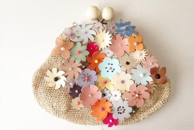 花のクラッチバッグの画像1枚目