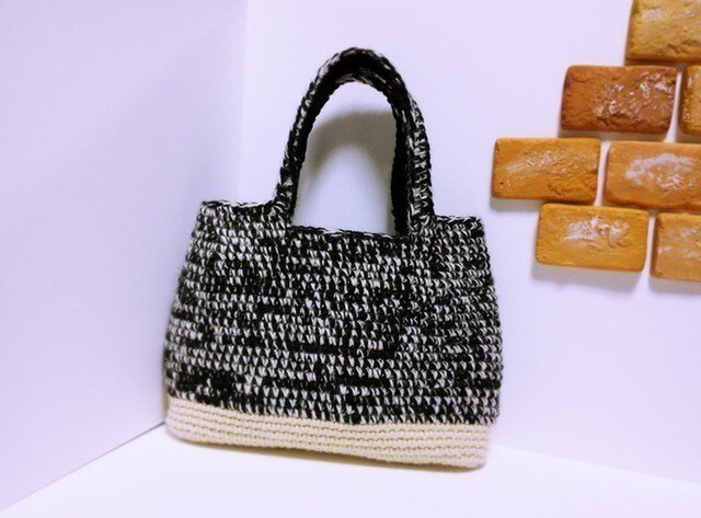 ギリギリ肩掛けニットtote(ブラック×オフホワイト)b-004の画像1枚目