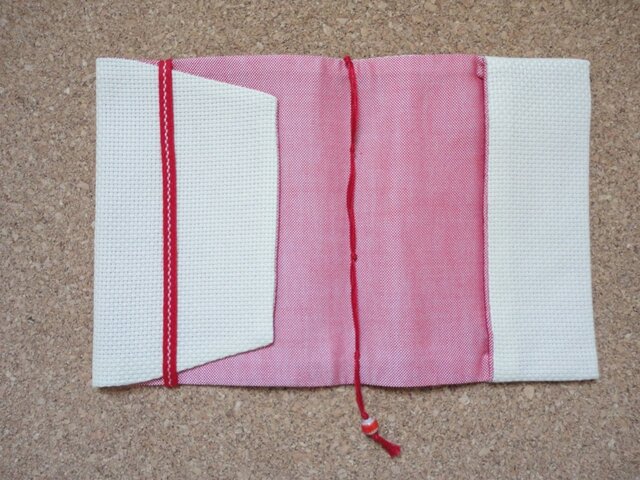 クロスステッチのブックカバー | iichi 日々の暮らしを心地よくする