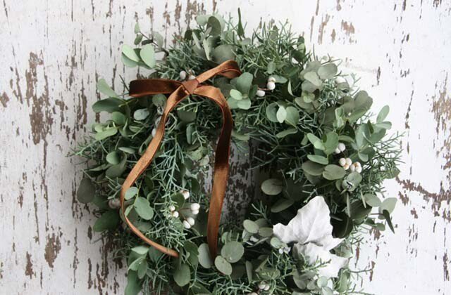 ユーカリと針葉樹のリース | iichi 日々の暮らしを心地よくする