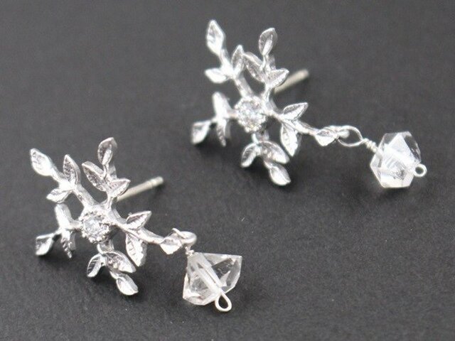 氷のカケラ~雪の結晶ピアス ハーキマークォーツの画像1枚目