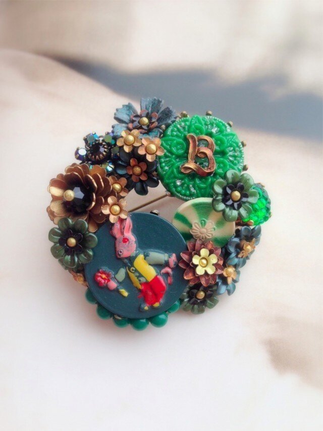 「森のウサギ(弟)」ブローチ＆ネックレス