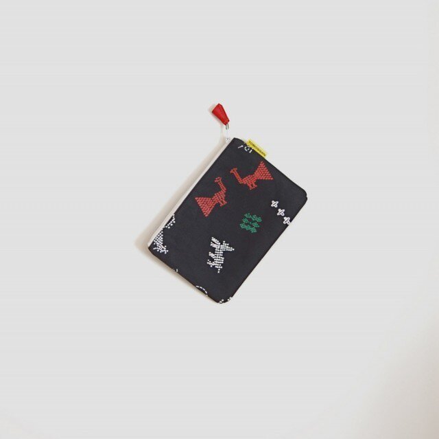 ぺたんこポーチ(M)/ブラック(ステッチ柄)の画像1枚目