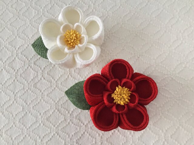 つまみ細工〉椿大輪の2way(一輪・白) | iichi 日々の暮らしを心地よく