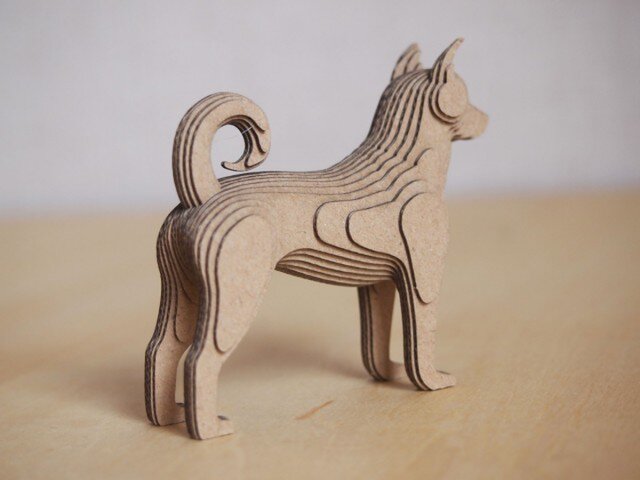 工作で作った犬 自然素材でできた癒しの友達。簡単組み立てできる犬型木製キット