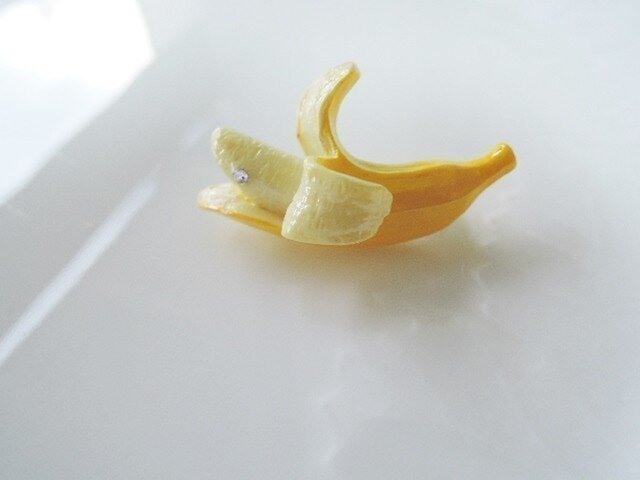 (527)再々・・・『リアルなバナナブローチ』(2段階接着)品質アップしました!。・。・の画像1枚目